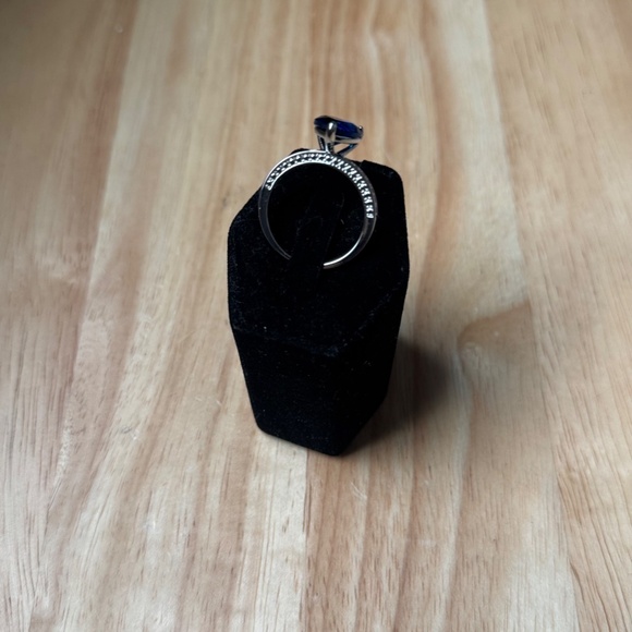 GLAMOUR ENGAGEMENT RING SIZE 6 - Picture 6 of 7